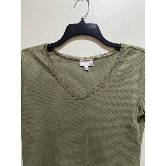 So ~ Short Sleeve V-Neck ~ Size Medium ~ Waffle Style Material - Picture 2 of 5